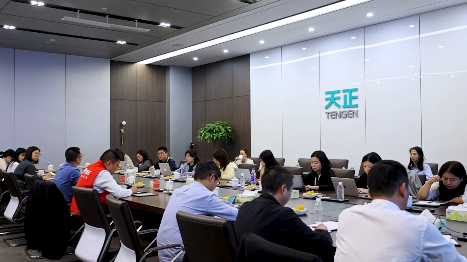 京东工业走进人生就是博，探访产业数智化之路！